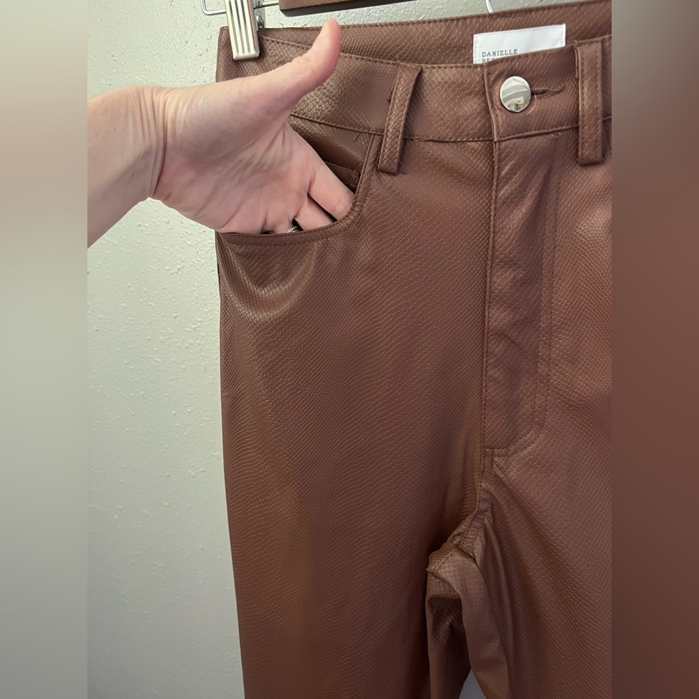 Danielle Bernstein We Wore What Crop Ankle Flare in Embossed Croc Size 25 New - Picture 6 of 10